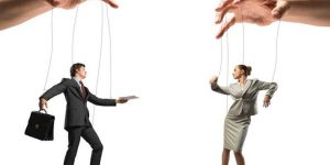 How to Deal with Manipulative People: Red Flags & Strategies