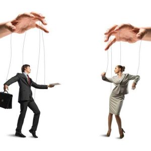 How to Deal with Manipulative People: Red Flags & Strategies