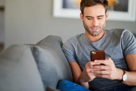 When He’s Not Texting First: Is He Losing Interest or Just Comfortable?